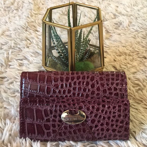 Nine West reptile print plum color wallet NWOT - Picture 1 of 4